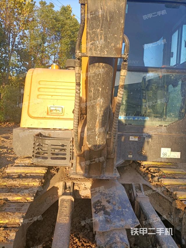 大臂根部?斜（工作和回轉(zhuǎn)裝置）