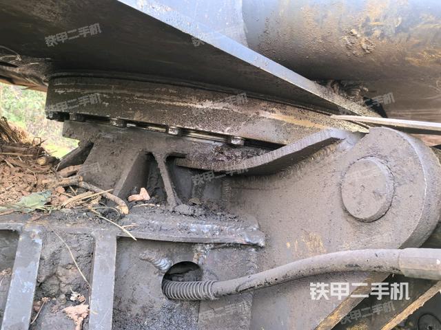 轉(zhuǎn)盤和下車架正前(工作和回轉(zhuǎn)裝置) 轉(zhuǎn)盤和下車架正前(工作和回轉(zhuǎn)裝置)