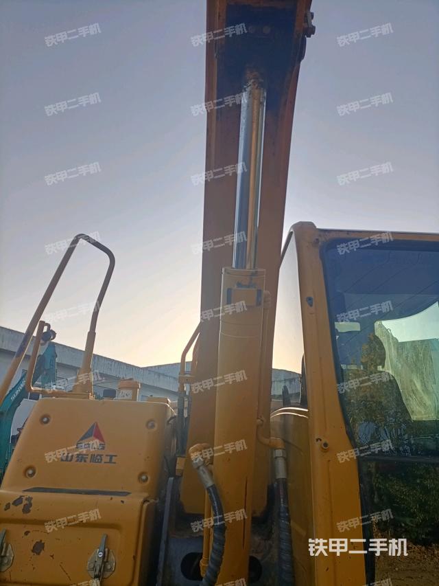 大臂根部?斜（工作和回轉(zhuǎn)裝置）