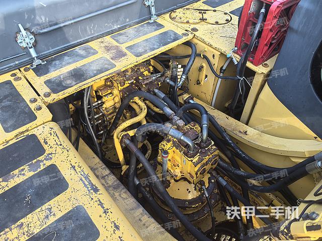 回轉(zhuǎn)馬達(dá)和主控閥（整機(jī)外觀）