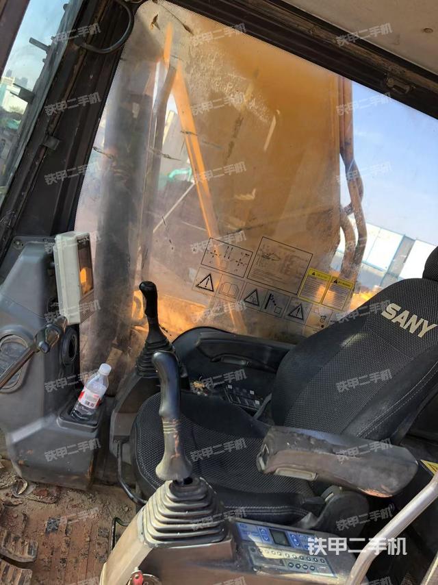 駕駛室整體（整機(jī)外觀）