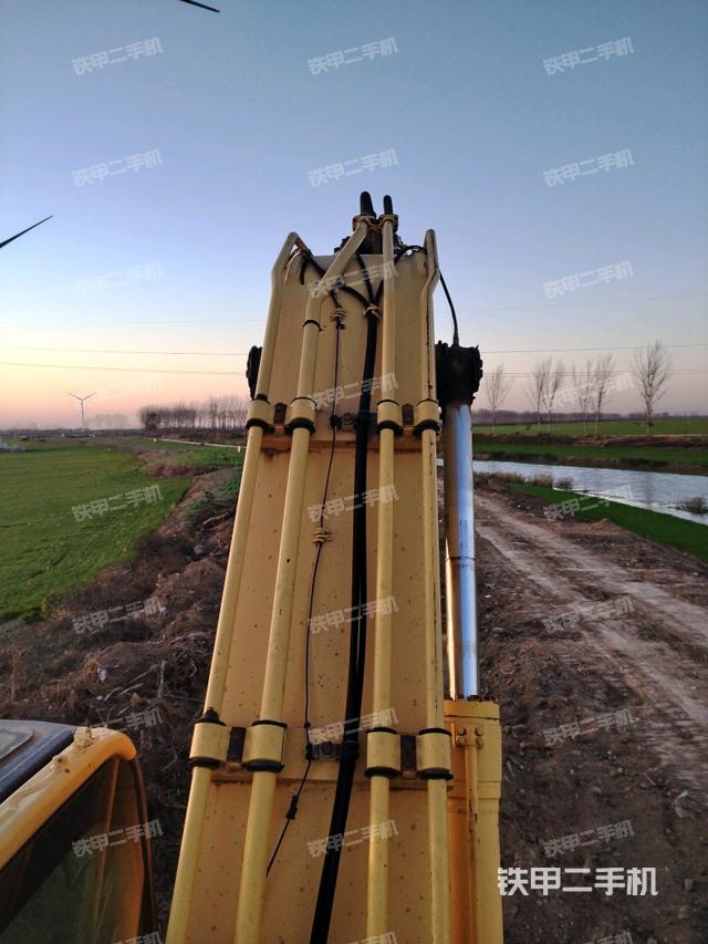 大臂背部俯視（工作和回轉(zhuǎn)裝置）