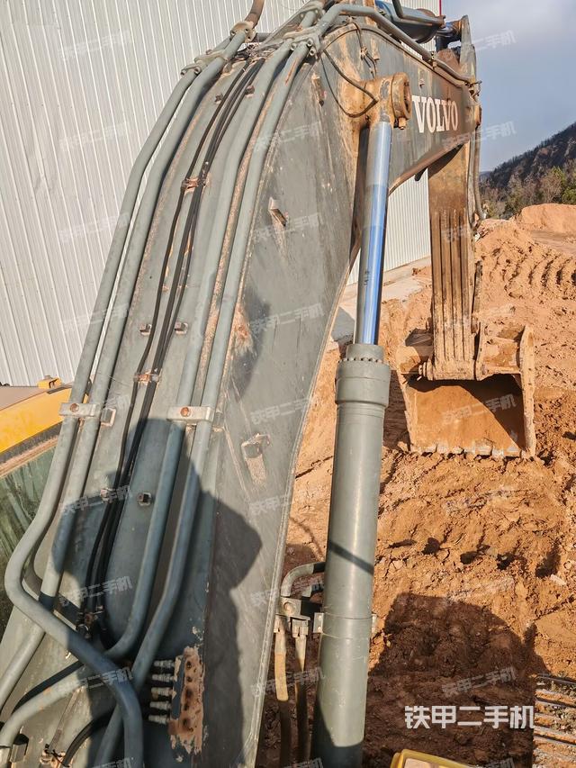 大臂背部俯視（工作和回轉(zhuǎn)裝置）