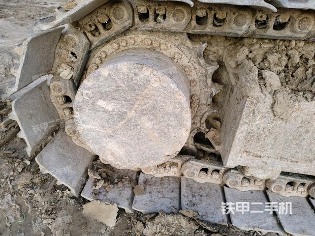 右驅(qū)動輪（行走機構(gòu)）