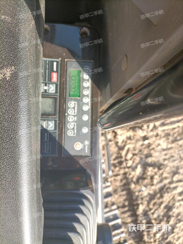 座椅左側(cè)控制臺/音響/含左手柄（駕駛室部分）