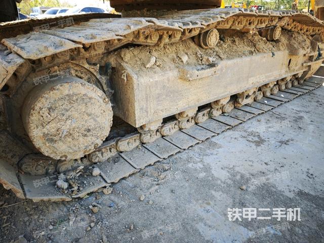 單側(cè)履帶整體(整機外觀) 單側(cè)履帶整體(整機外觀)