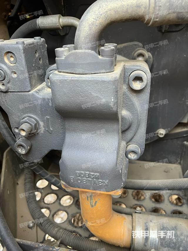 液壓泵艙室正面整體（整機(jī)外觀）