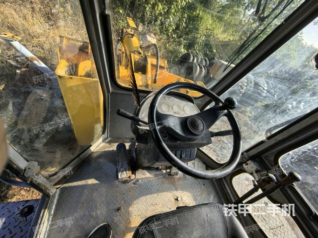 駕駛室工作臺(tái)（整機(jī)外觀及大件）