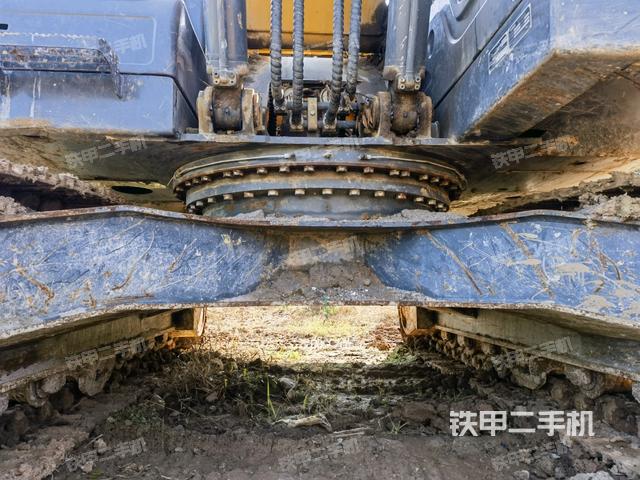 轉(zhuǎn)盤和下車架正前（工作和回轉(zhuǎn)裝置）