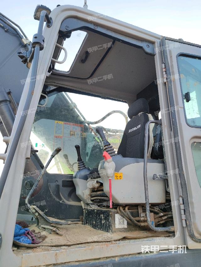 駕駛室整體（整機外觀）