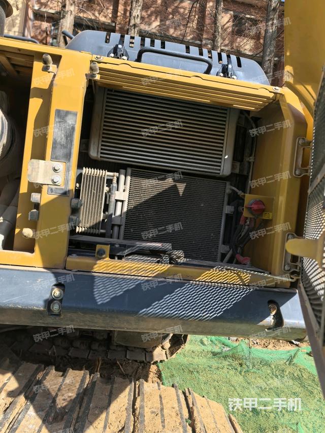 散熱器正面(大件艙室) 散熱器正面(大件艙室)