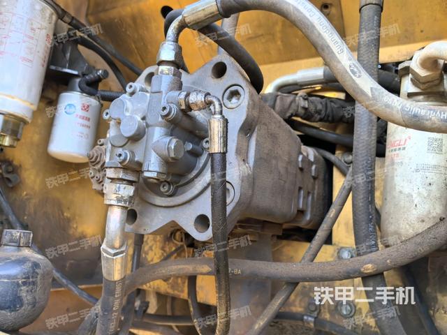 液壓泵艙室正面整體（整機(jī)外觀）
