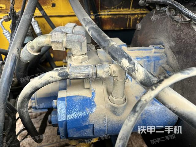 液壓泵艙室正面整體(整機(jī)外觀) 液壓泵艙室正面整體(整機(jī)外觀)