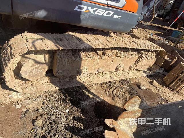 左側(cè)履帶整體?(行走機(jī)構(gòu)) 左側(cè)履帶整體?(行走機(jī)構(gòu))