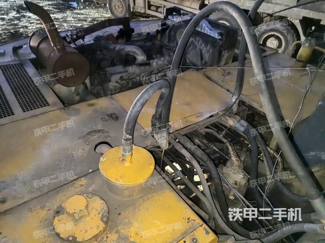 回轉(zhuǎn)馬達和主控閥（整機外觀）