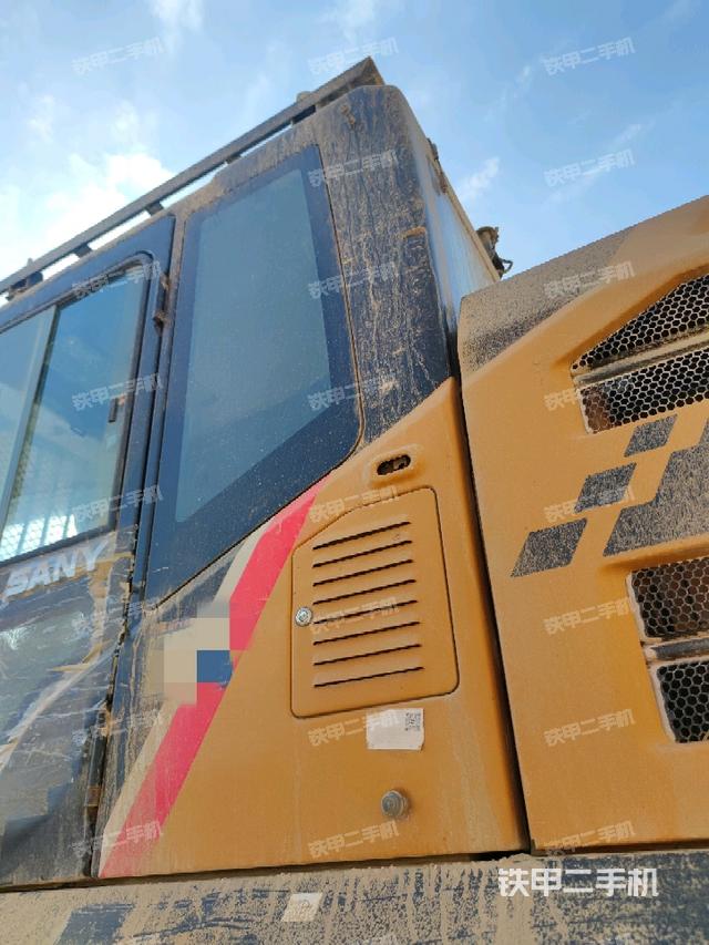 駕駛室左后45度(駕駛室部分) 駕駛室左后45度(駕駛室部分)