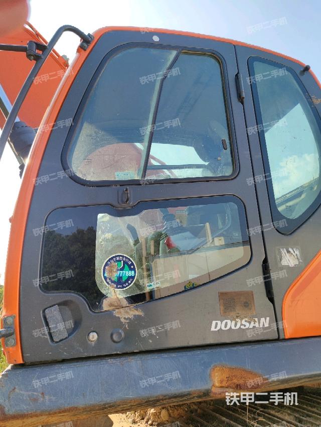 駕駛室整體(整機外觀) 駕駛室整體(整機外觀)