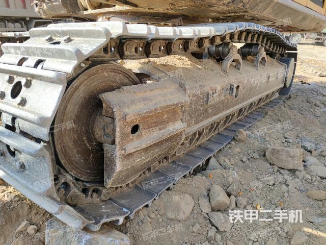 左側(cè)履帶整體?(行走機(jī)構(gòu)) 左側(cè)履帶整體?(行走機(jī)構(gòu))