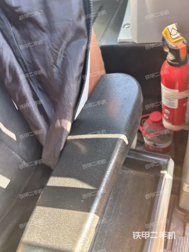 座椅右側(cè)控制臺(tái)/鑰匙門/油門/含右手柄（駕駛室部分）