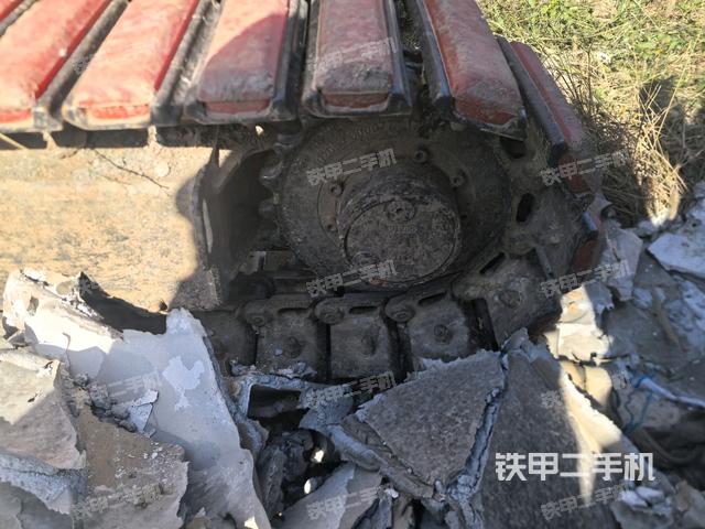 左驅(qū)動輪（行走機構(gòu)）