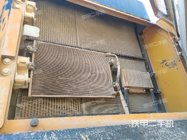 散熱器正面(大件艙室) 散熱器正面(大件艙室)