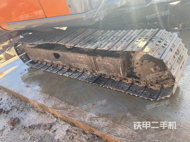 右側(cè)履帶整體?(行走機(jī)構(gòu)) 右側(cè)履帶整體?(行走機(jī)構(gòu))
