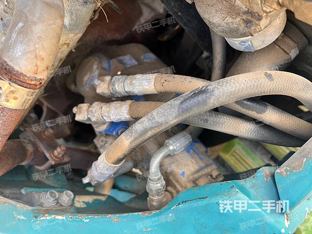 液壓泵艙室正面整體（整機外觀）