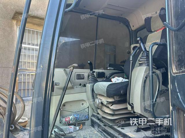 駕駛室整體（整機外觀）