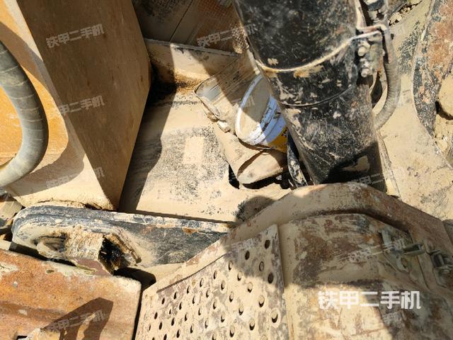 大臂根部?斜視(工作和回轉(zhuǎn)裝置) 大臂根部?斜視(工作和回轉(zhuǎn)裝置)