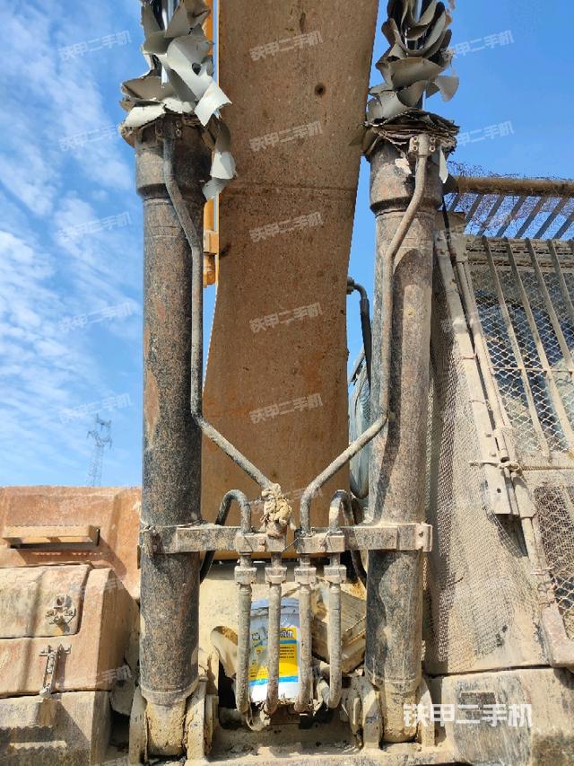 大臂油缸整體?豎拍(工作和回轉(zhuǎn)裝置) 大臂油缸整體?豎拍(工作和回轉(zhuǎn)裝置)