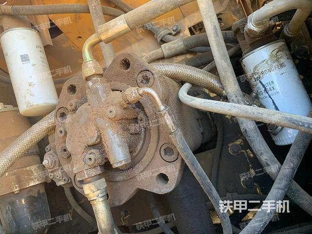 液壓泵艙室正面整體(整機(jī)外觀) 液壓泵艙室正面整體(整機(jī)外觀)