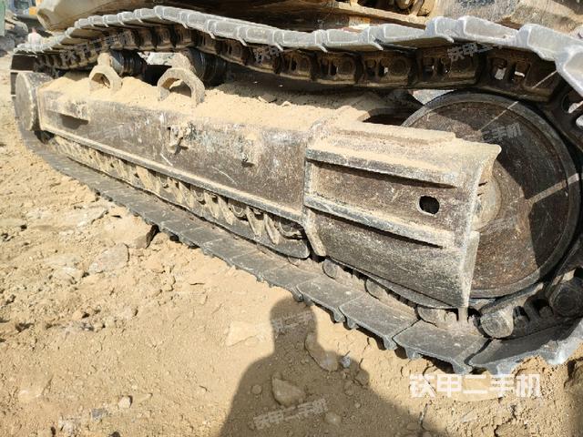 右側(cè)履帶整體(行走機(jī)構(gòu)) 右側(cè)履帶整體(行走機(jī)構(gòu))