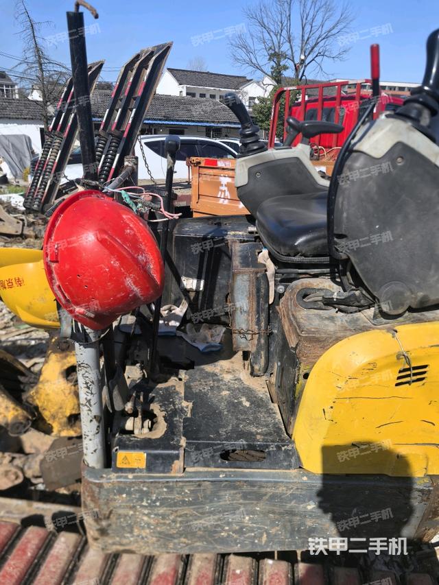 后窗玻璃角標（駕駛室部分）