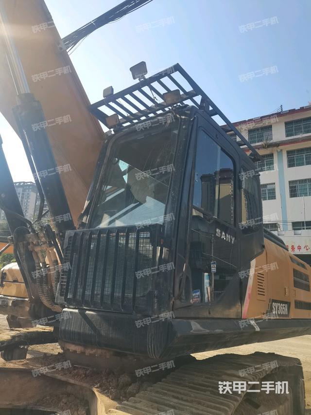 駕駛室左前45度（駕駛室部分）