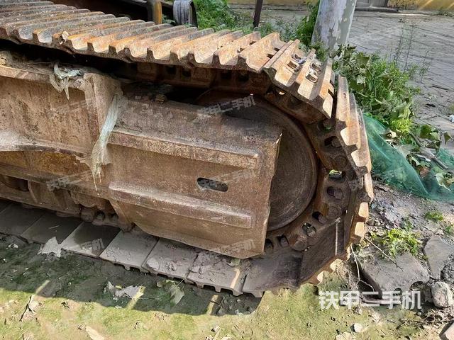 单侧履带整体(整机外观) 单侧履带整体(整机外观)