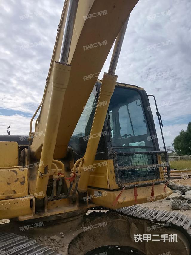 駕駛室頂部（整機外觀）