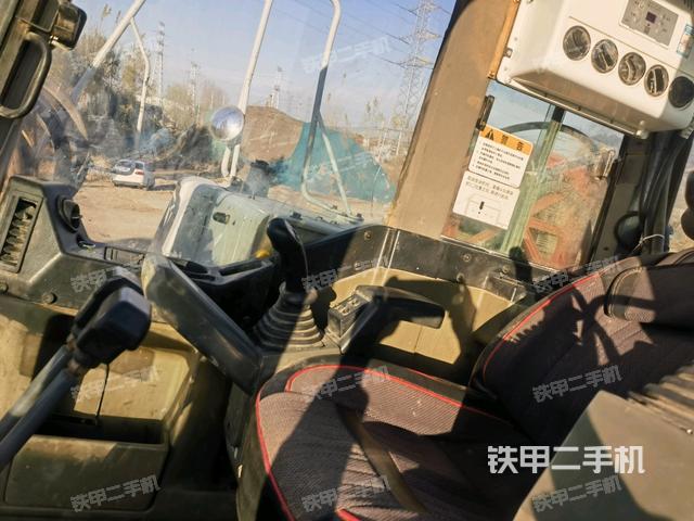 駕駛室整體（整機外觀）