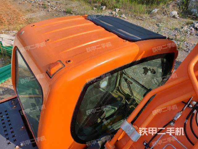 駕駛室頂部(整機外觀) 駕駛室頂部(整機外觀)