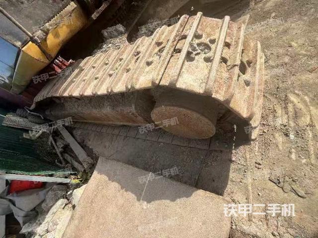 單側(cè)履帶整體(整機外觀) 單側(cè)履帶整體(整機外觀)