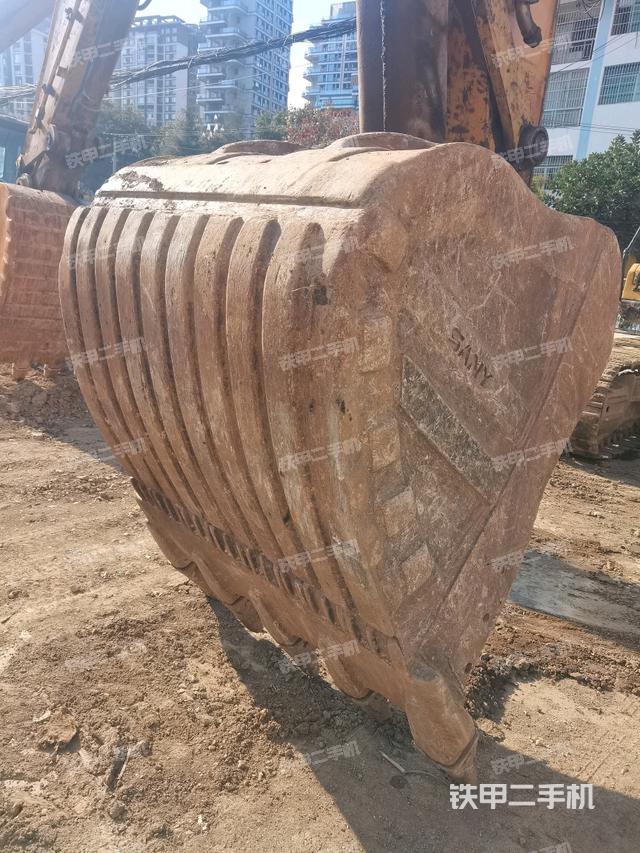 鏟斗右后整體（工作和回轉(zhuǎn)裝置）