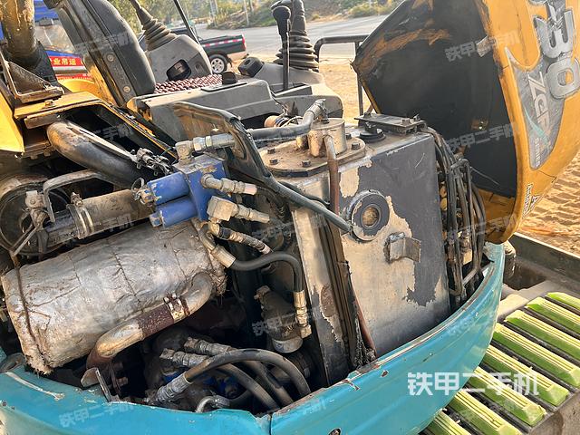 駕駛室整體（整機外觀）