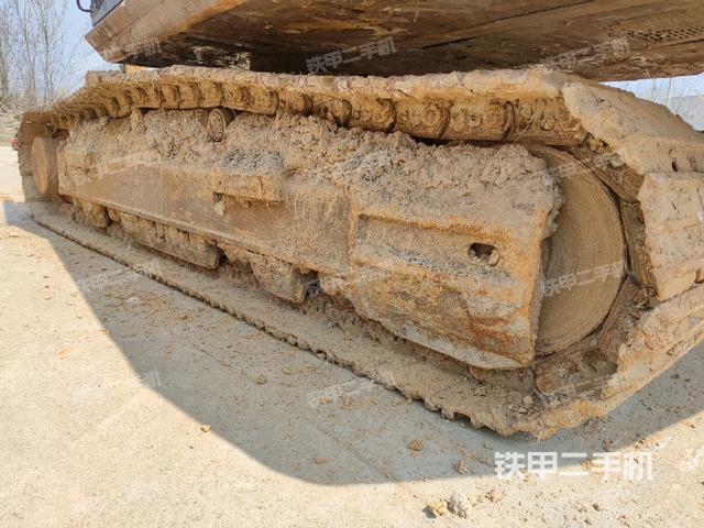 單側(cè)履帶整體(整機(jī)外觀) 單側(cè)履帶整體(整機(jī)外觀)