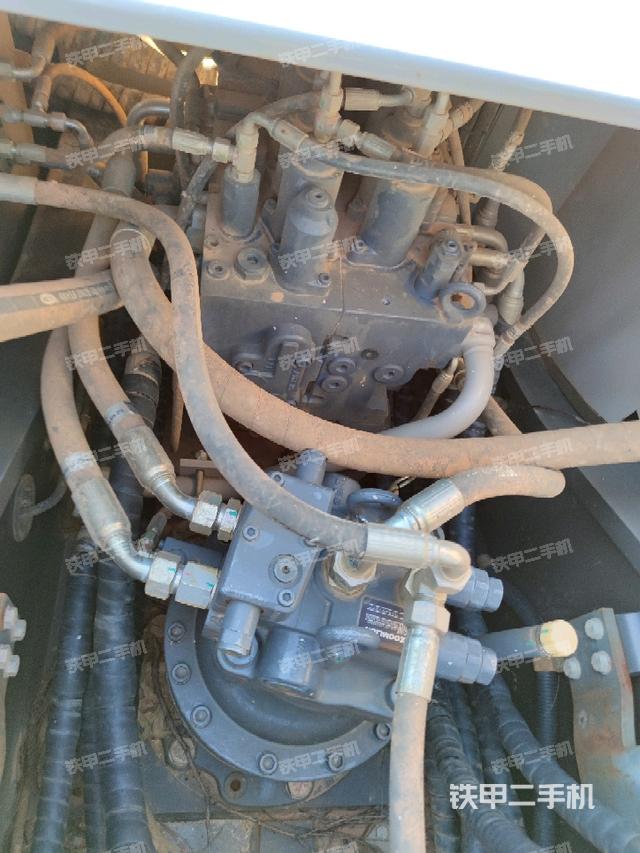 回轉(zhuǎn)馬達和主控閥（整機外觀）