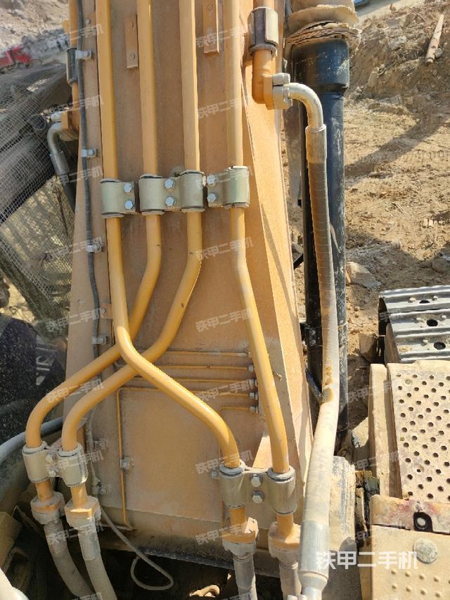 大臂背部俯視(工作和回轉(zhuǎn)裝置) 大臂背部俯視(工作和回轉(zhuǎn)裝置)