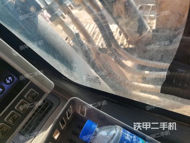 左后方玻璃角標(biāo)（駕駛室部分）