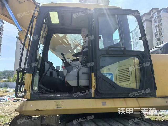 駕駛室整體（整機外觀）