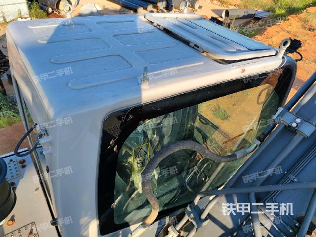 駕駛室頂部（整機外觀）