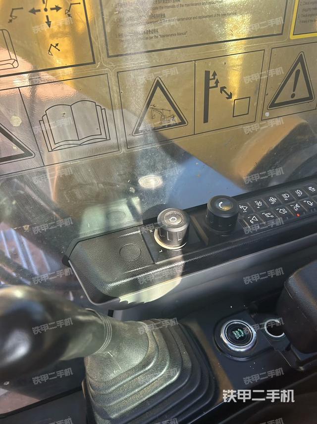 座椅左側(cè)控制臺(tái)/音響/含左手柄（駕駛室部分）