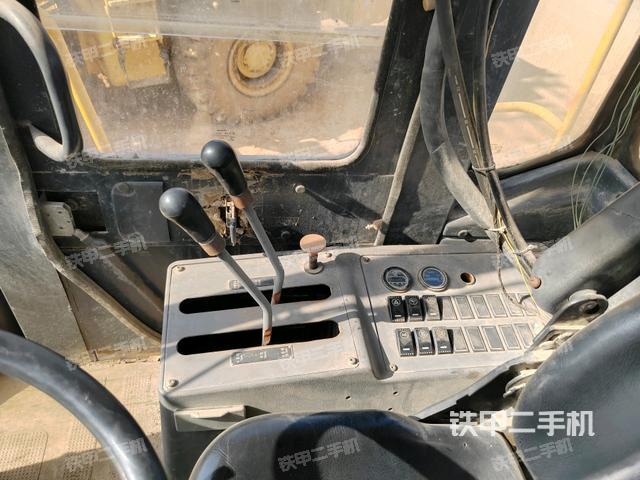 駕駛室內(nèi)部（駕駛室部分）