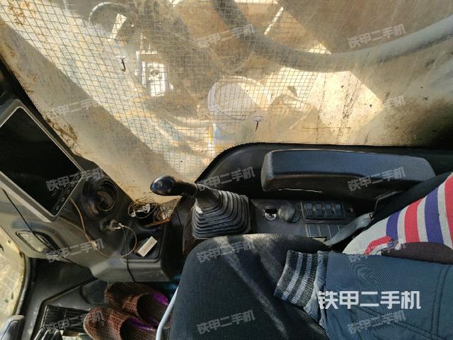 座椅右側(cè)控制臺/鑰匙門/油門/含右手柄(駕駛室部分) 座椅右側(cè)控制臺/鑰匙門/油門/含右手柄(駕駛室部分)